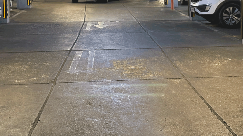 درز ژوئن در پارکینگ بتنی