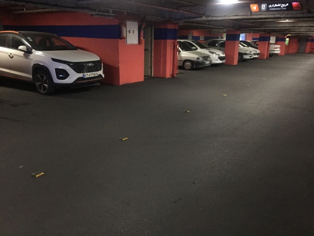 پارکینگ با کف آسفالت