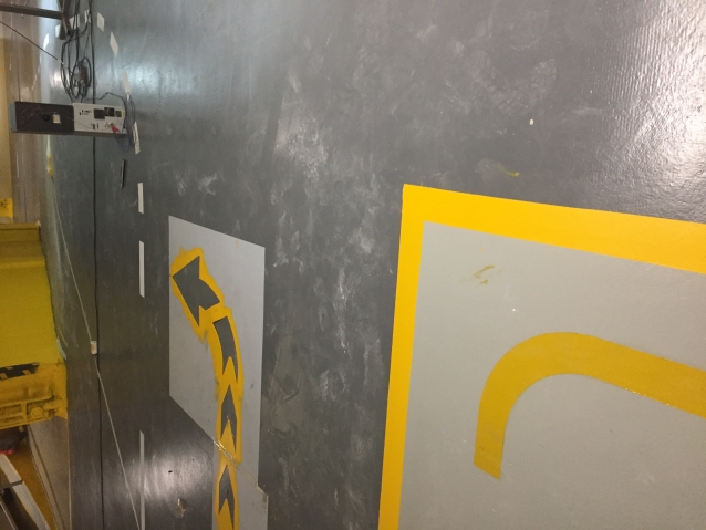 اجرای علائم ضروری روی کف